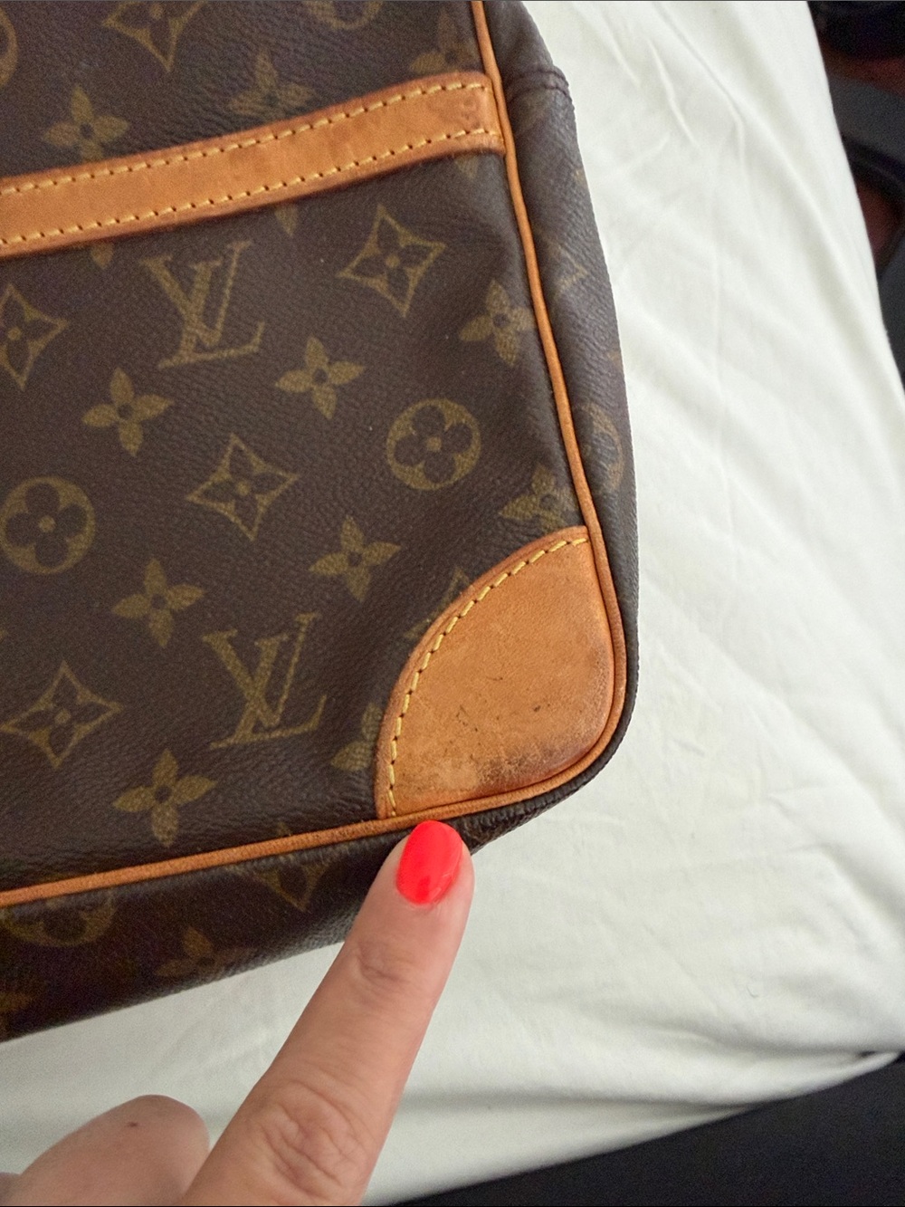 Louis Vuitton Monogram Canvas Messenger Bag with Tan Leather Trim - Picture 6 of 8
